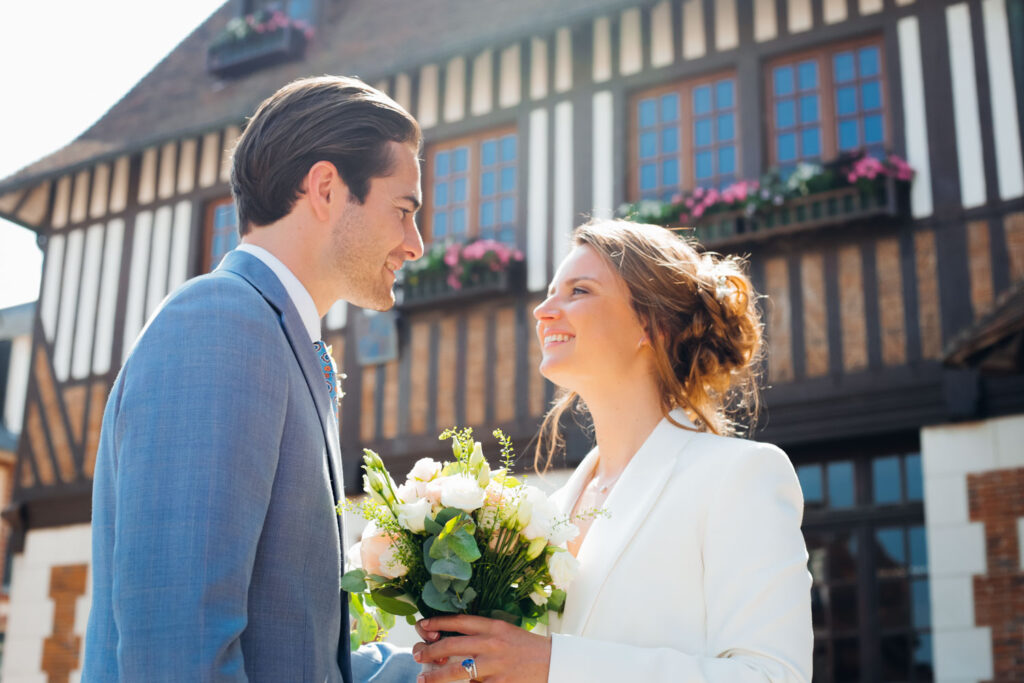 Photographies de mariage réalisées devant la mairie de Deauville en normandie